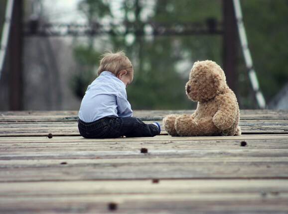 儿子社恐，妈妈如何安慰孩子：走出孤独，建立自信的温暖之路