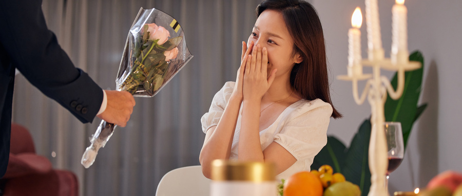 老公出轨别人的妻子，老公出轨了，妻子该如何面对？