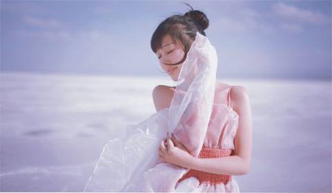 女朋友暗示你留住她的表现，说明还能留住女朋友